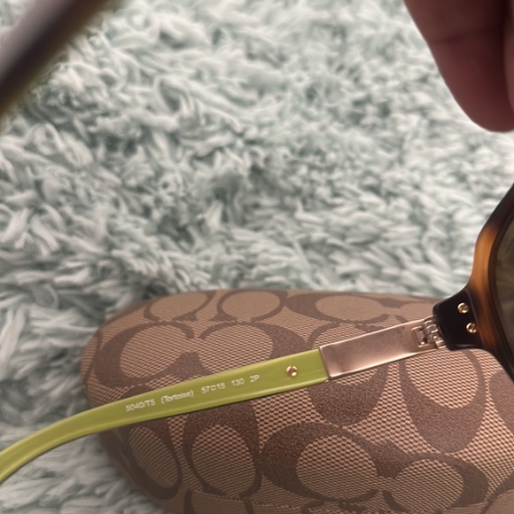 Brand new without tag Coach sunglasses. - Picture 4 of 7